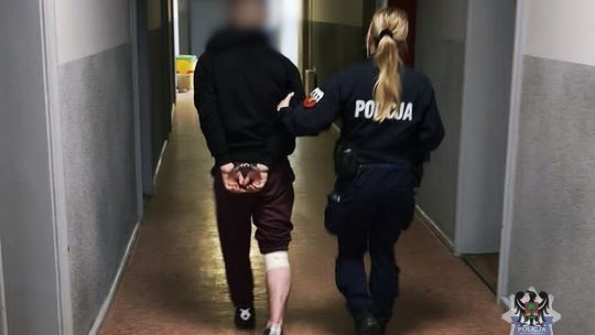 Ukradł samochód i rozbił go, a kierował bez uprawnień i w stanie nietrzeźwości