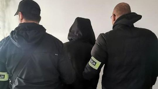 Ukrywał się 10 lat – policjanci z Bielawy zatrzymali poszukiwanego mężczyznę