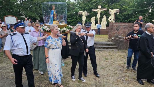 Uroczysta procesja z okazji 60 rocznicy koronacji figurki Matki Bożej Bardzkiej