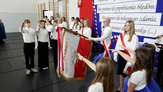 Uroczyste nadanie sztandaru Szkole Podstawowej w Lutomi Dolnej