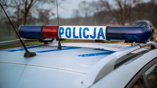 USIŁOWAŁ WMÓWIĆ POLICJANTOM, ŻE AMFETAMINA TO TYNK ZE ŚCIANY