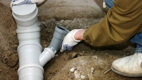 Usterki, fuszerki i błędy na budowie. Kto za nie zapłaci?