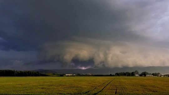 UWAGA!!! MOŻLIWE BURZE Z GRADEM I WIATR DO 100 KM/H