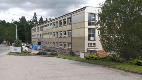 W Bardzie trwa odbudowa Zespołu Szkolno-Przedszkolnego