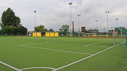 W BIELAWIE BOISKA SZKOLNE I WIELOFUNKCYJNE W TYM ORLIKI OTWARTE