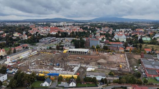 W Dzierżoniowie „rośnie” długo wyczekiwany park handlowy