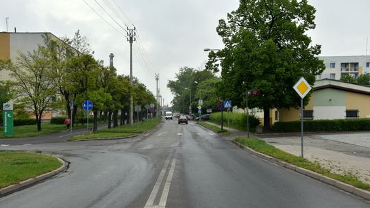 W DZIERŻONIOWIE ROZPOCZYNA SIĘ PRZEBUDOWA UL. ZŁOTEJ