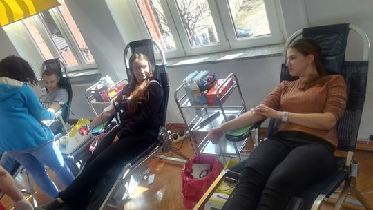 W II LO W DZIERŻONIOWIE ODDAWALI KREW