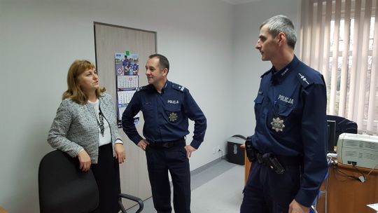 W PIŁAWIE GÓRNEJ POLICJANCI GOŚCILI PANIĄ BURMISTRZ