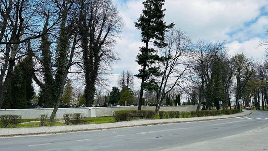 W Ziębicach odnowiono mur przy cmentarzu komunalnym