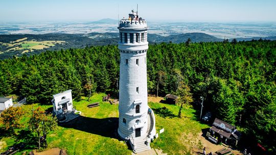 Wakacyjny przewodnik po powiecie dzierżoniowskim – odcinek 5 Przełęcz Jugowska, Zygmuntówka, Wielka Sowa