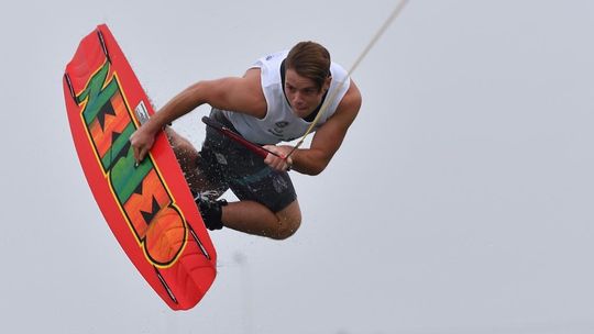 WAKEBOARD W SERCU MIASTA I W WYJĄTKOWEJ SCENERII
