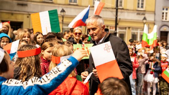 Wałbrzych obchodził Dzień Europy – barwna parada i europejskie akcenty na Rynku
