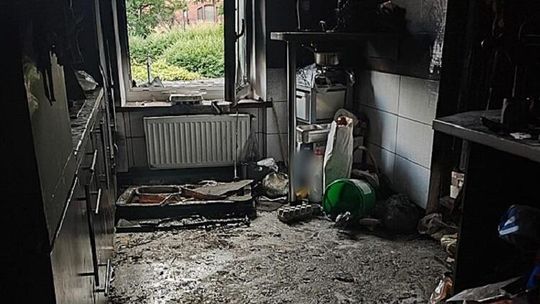 Wałbrzyscy dzielnicowi wspólnie ze strażakami uratowali mieszkańców z zadymionego budynku