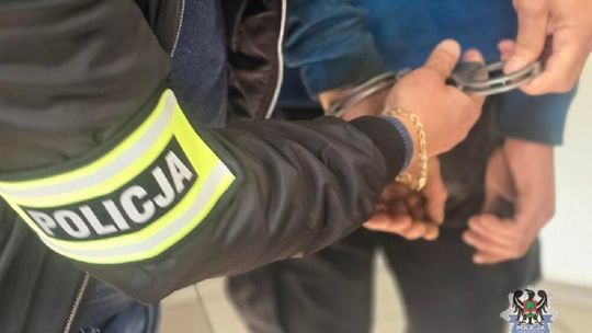 Wałbrzyscy policjanci zatrzymali złodziei kabli i odzyskali część skradzionego mienia