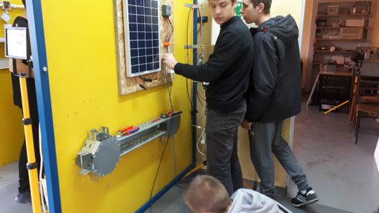 WARSZTATY ENERGETYKI ODNAWIALNEJ I WIZYTA UCZNIÓW ZE SZKOŁY PARTNERSKIEJ W ŁOBZIE