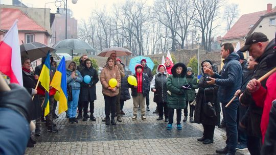 Wiec solidarności z narodem ukraińskim w Dzierżoniowie