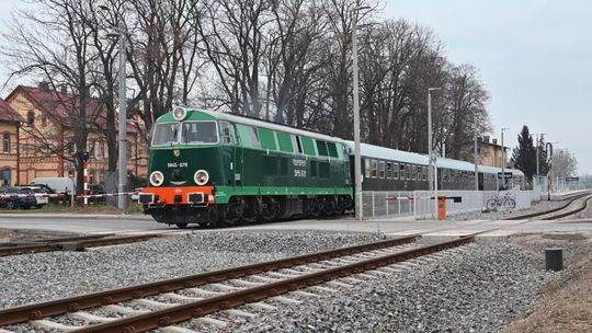 Wielki powrót Fiata SU45-079 czyli pierwsza edycja Pociągiem w Góry Sowie 2025