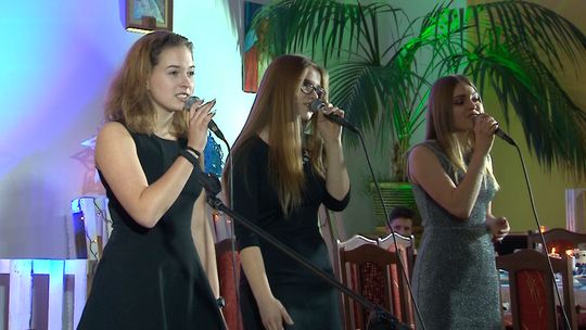 WIELKIE KOLĘDOWANIE W II LO W DZIERŻONIOWIE