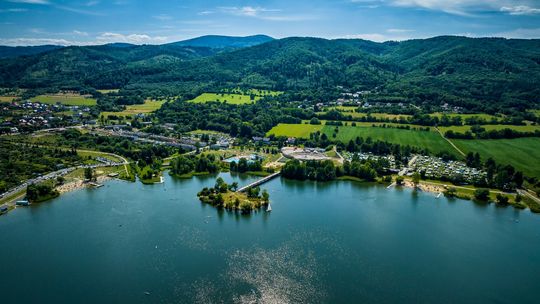 Woda w Jeziorze Bielawskim nadal jest krystalicznie czysta