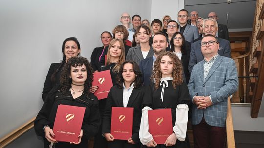 Wręczenie Stypendiów i Zmiany w Budżecie : XII Sesja Rady Powiatu Kłodzkiego