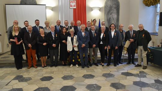 WRĘCZONO ODZNAKI HONOROWE POWIATU KŁODZKIEGO