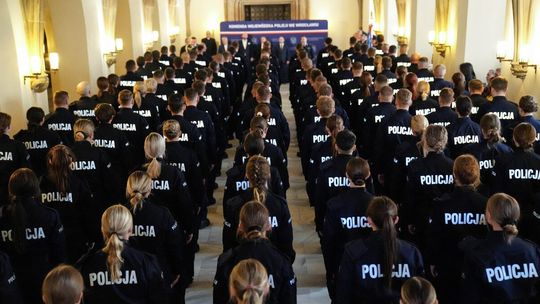 Wrocław: 134 nowo przyjętych policjantów garnizonu dolnośląskiego wypowiedziało słowa Roty Ślubowania Wrocław: 134 nowo przyjętych policjantów garnizonu dolnośląskiego wypowiedziało słowa Roty Ślubowania