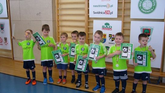 WYGRANA NAJMŁODSZYCH ZAWODNIKÓW UKS SIÓDEMKA BIELAWA