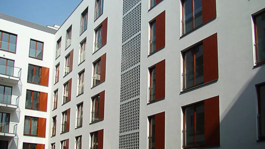 Wykorzystanie pustaków szklanych ognioodpornych na inwestycjach hotelowych