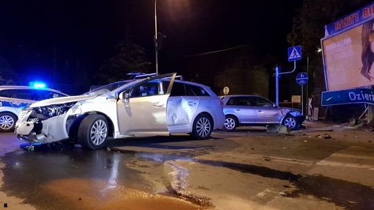 WYPADEK NA SKRZYŻOWANIU W KIERUNKU PIESZYC