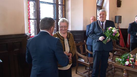 WYRÓŻNIENIA I ODZNACZENIA NA SESJI W NOWEJ RUDZIE