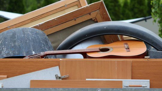 WYSTAW ODPADY WIELKOGABARYTOWE W DZIERŻONIOWIE