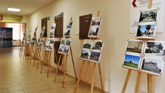 WYSTAWA FOTOGRAFII W STAROSTWIE POWIATOWYM W DZIERŻONIOWIE