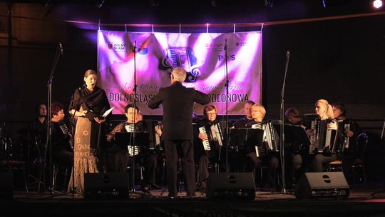 ZA NAMI DRUGI DZIEŃ DOLNOŚLĄSKIEJ REWII AKORDEONOWEJ W PROCHOWICACH