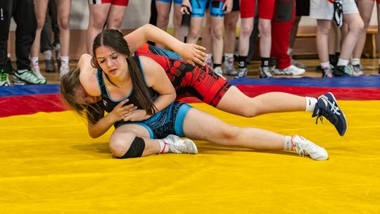 Za nami Międzynarodowe Mistrzostwa Polski Młodzików i Młodziczek w zapasach w Bielawie