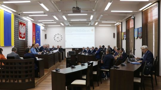 ZA NAMI PAŹDZIERNIKOWA SESJA RADY POWIATU DZIERŻONIOWSKIEGO
