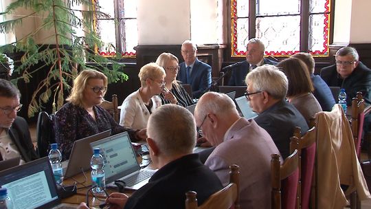 ZA NAMI SESJA RADY MIEJSKIEJ W NOWEJ RUDZIE