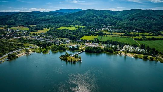 Za pobór wody z Potoku Brzęczek do Jeziora Bielawskiego Gmina Bielawa zapłaci w 2026 r. ponad 10.000 zł