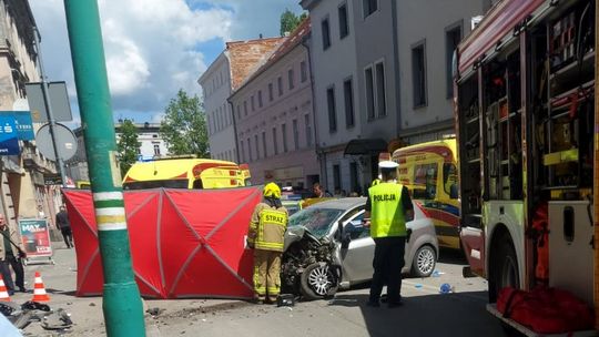 Ząbkowice Śl. Tragiczny wypadek po uderzeniu Fiatem w dom