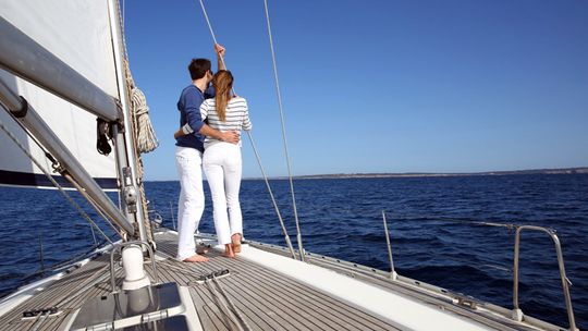 Zacznij wakacyjną przygodę z czarterem jachtów