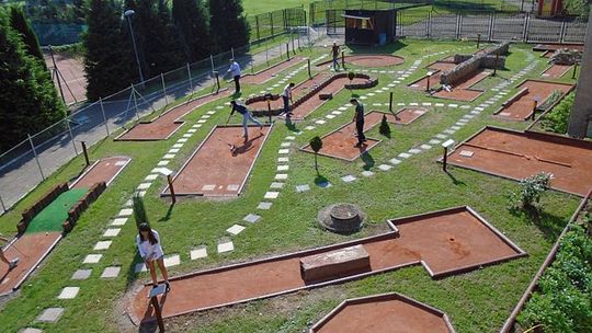ZAGRAJ W MINIGOLFA 