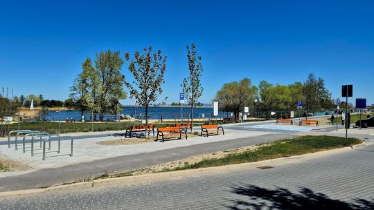 Zakończono przebudowę strefy wejściowej przy głównej plaży Jeziora Bielawskiego