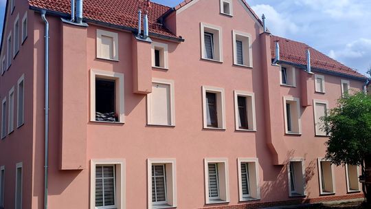 Zakończono termomodernizację gminnego budynku wielorodzinnego, zlokalizowanego przy ul. Brzeżnej 13