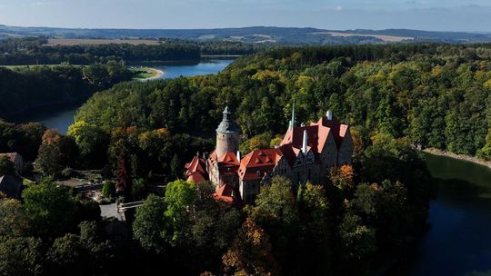 Zamek Czocha w jesiennych barwach