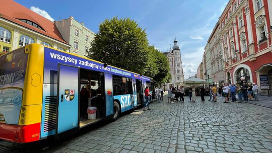 ZASZCZEP SIĘ W AUTOBUSIE