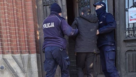 Zatrzymali sprawców włamania dokonanego do sklepu w Niemczy