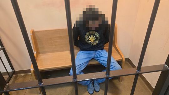 Zatrzymany za serię przestępstw – uszkodzenie radiowozu, pobicia i naruszenia prawa