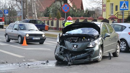 ZDERZENIE DWÓCH AUT W PIESZYCACH