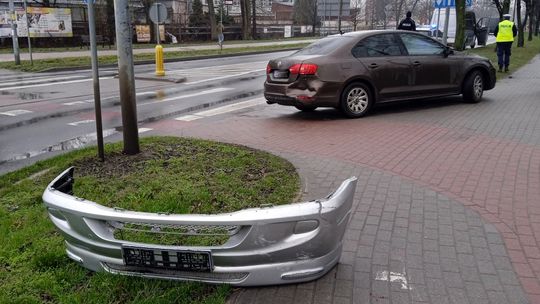 Zderzenie Mercedesa i Volkswagena na Piastowskiej w Dzierżoniowie