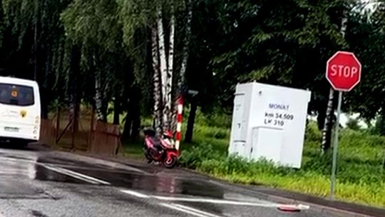 Zderzenie motoroweru z Mercedesem